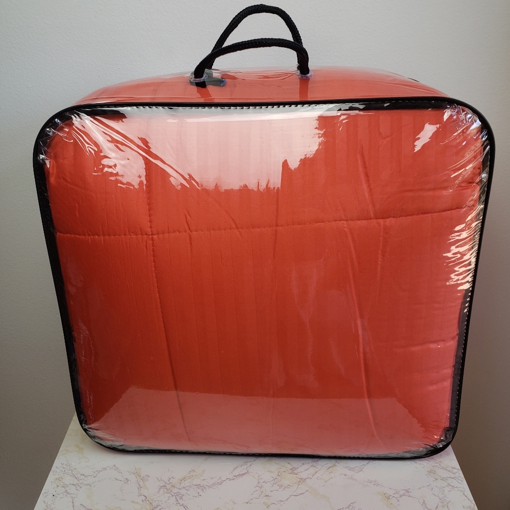 QUEEN SIZE COMFORTER - Picture 3 of 4